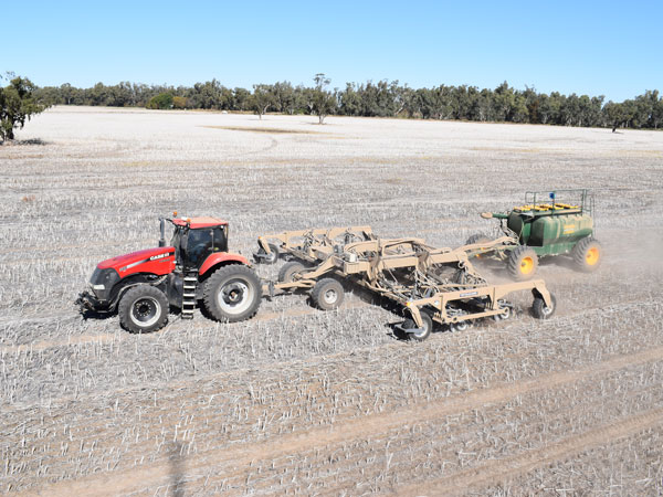 NDF flex wing planter