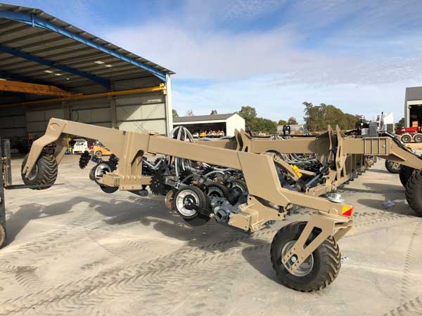 NDF flex wing planter